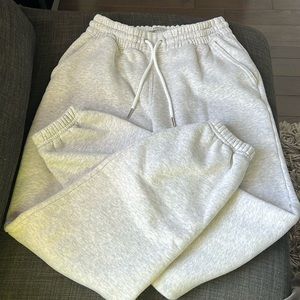 Sunday Sweatpant from Abercrombie&Fitch in light grey color size XS - women